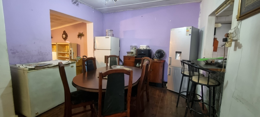 4 Bedroom Property for Sale in Silvertown Western Cape